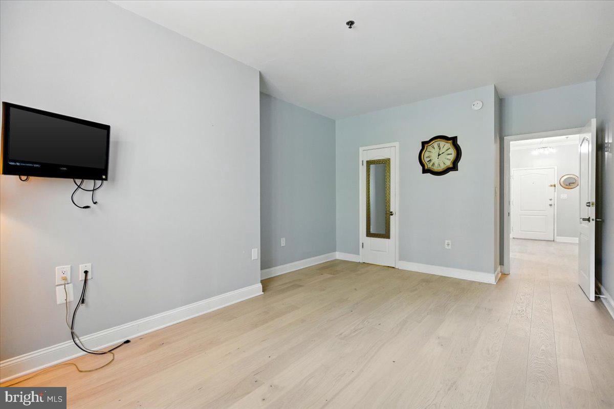 1211 S Eads St #103 Property Photo 12