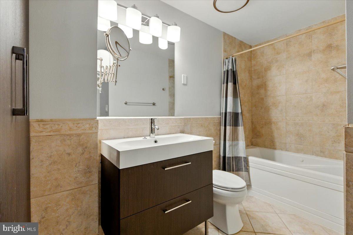 1211 S Eads St #103 Property Photo 14