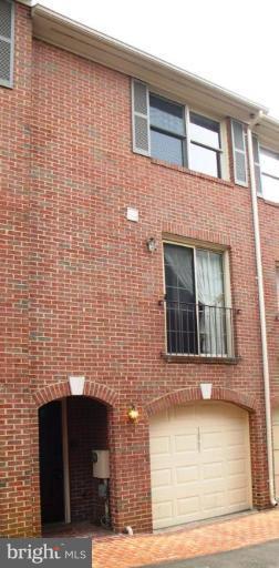 1865 ADAMS ST