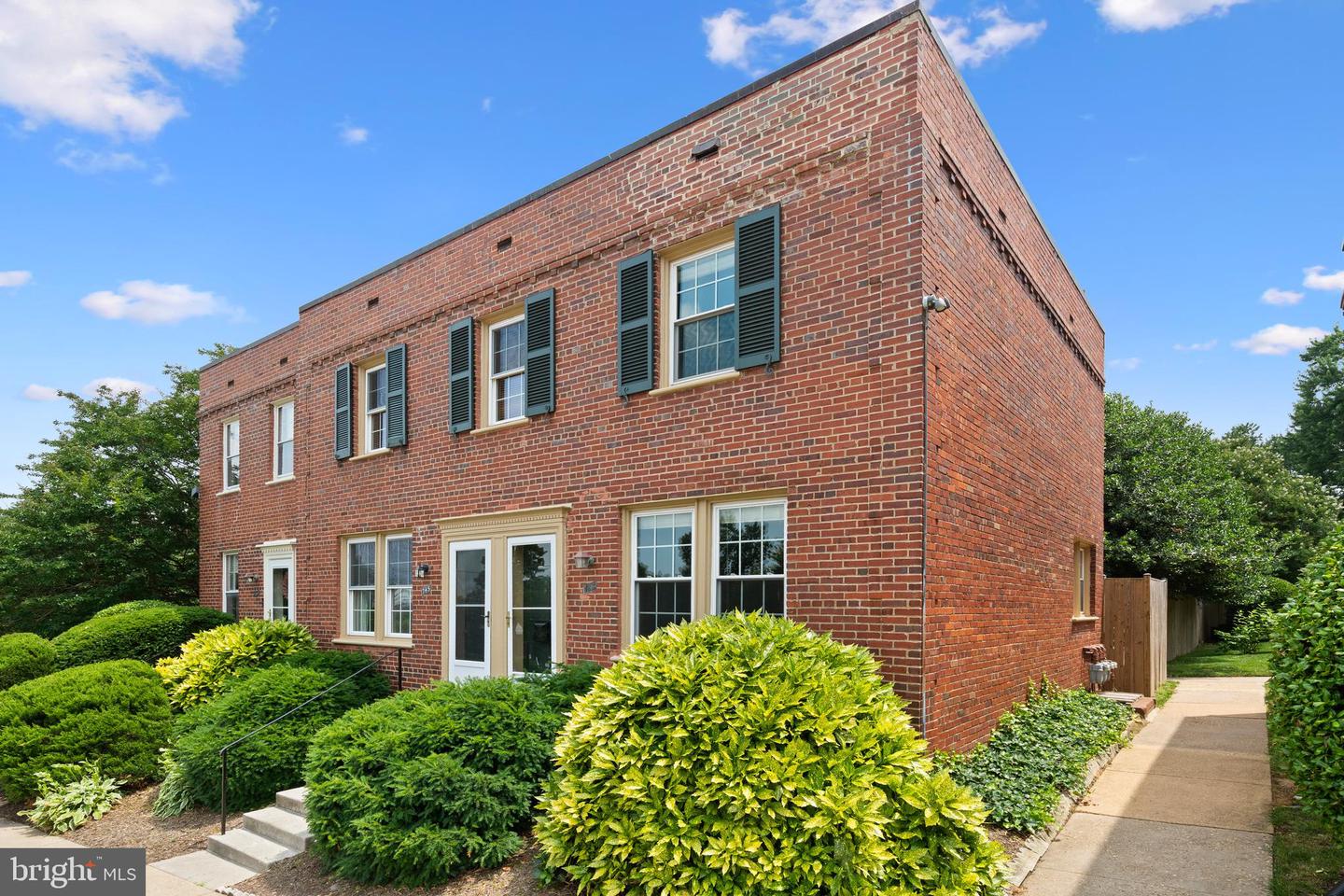 1600 S Barton St #744 Property Photo 1