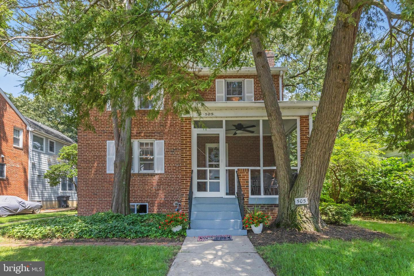 505 S Irving St Property Photo 1