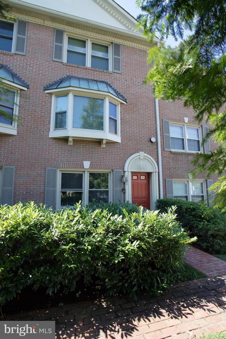 1871 N Adams St Property Photo 1