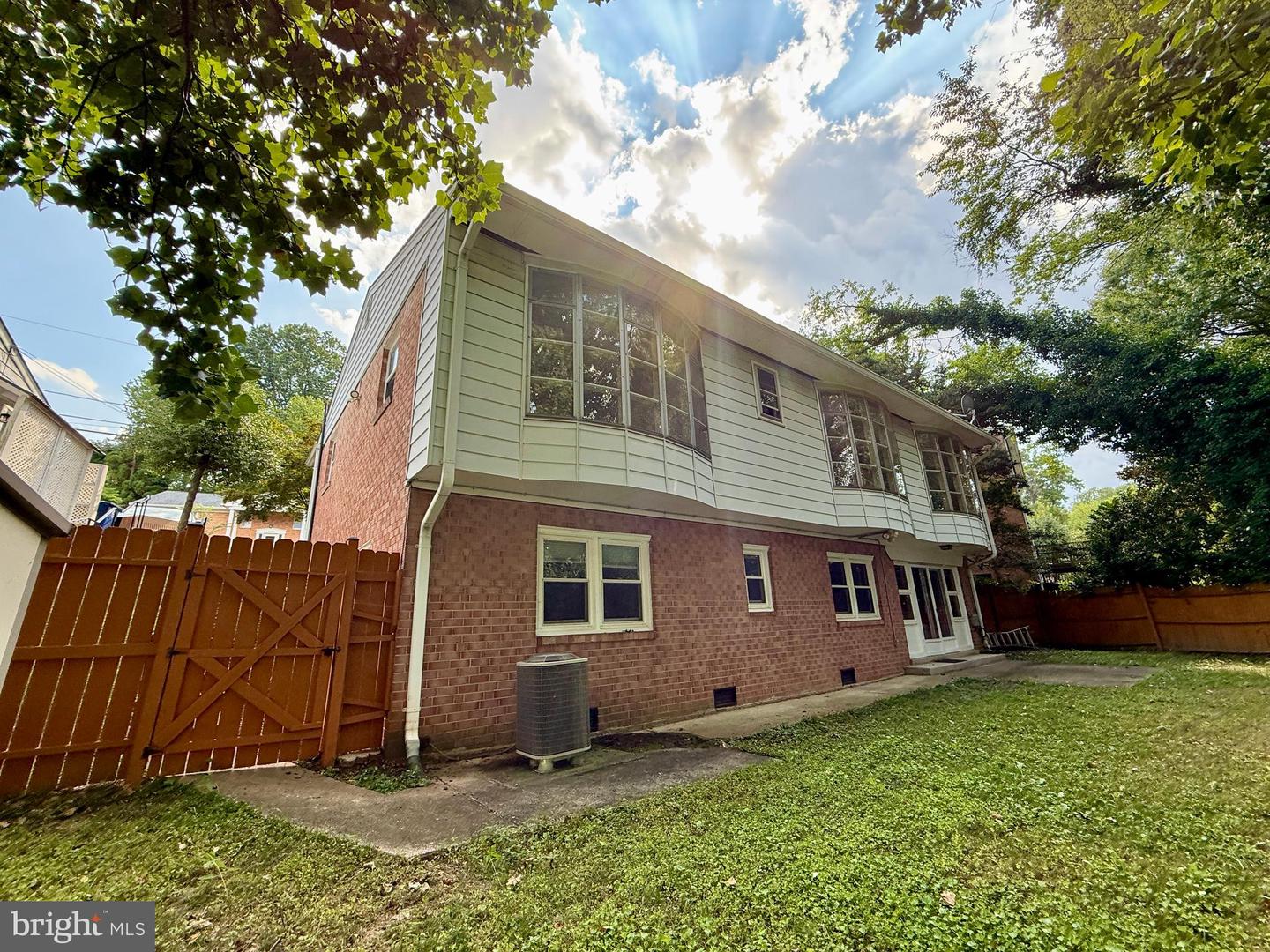 2735 S Grove St Property Photo 44