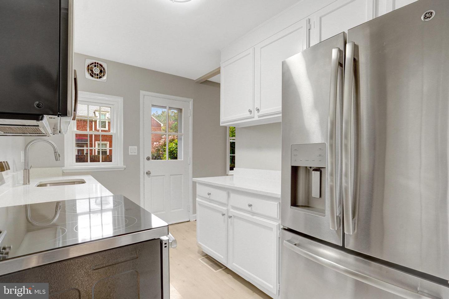 3463 S Stafford St #b Property Photo 7