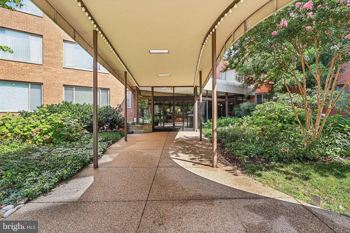 1111 Arlington Blvd #431 Property Photo 6