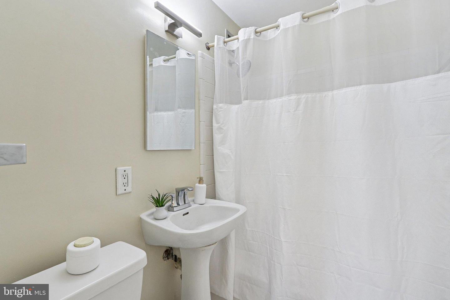 1111 Arlington Blvd #431 Property Photo 29
