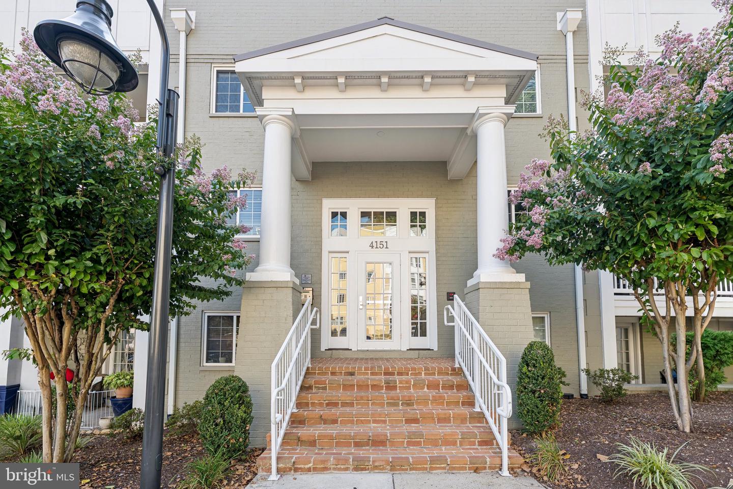 4151 S FOUR MILE RUN DR #301 Property Photo 1