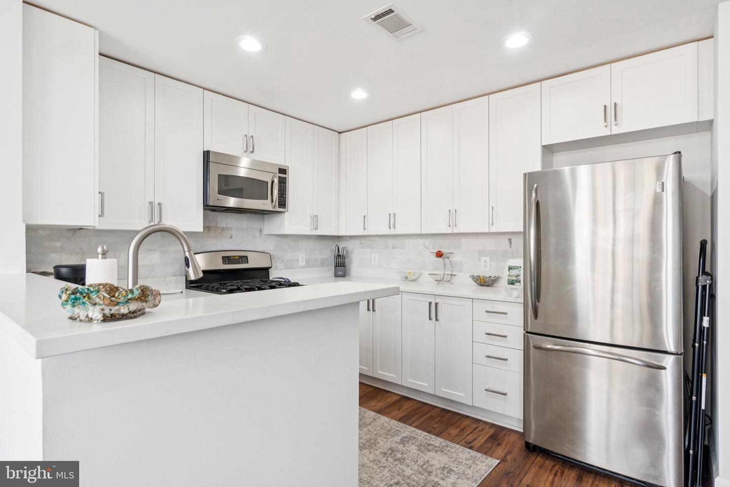 3650 S Glebe Rd #846 Property Photo 4