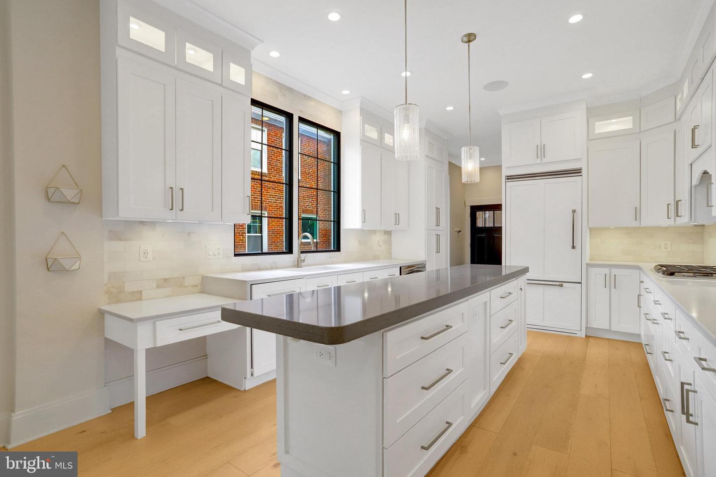 710 N Highland St Property Photo 8