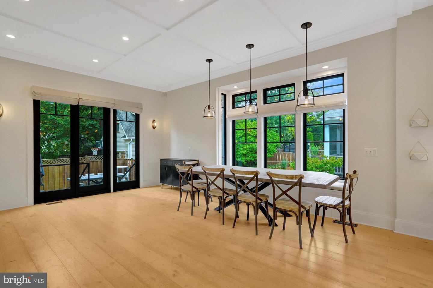 710 N Highland St Property Photo 12