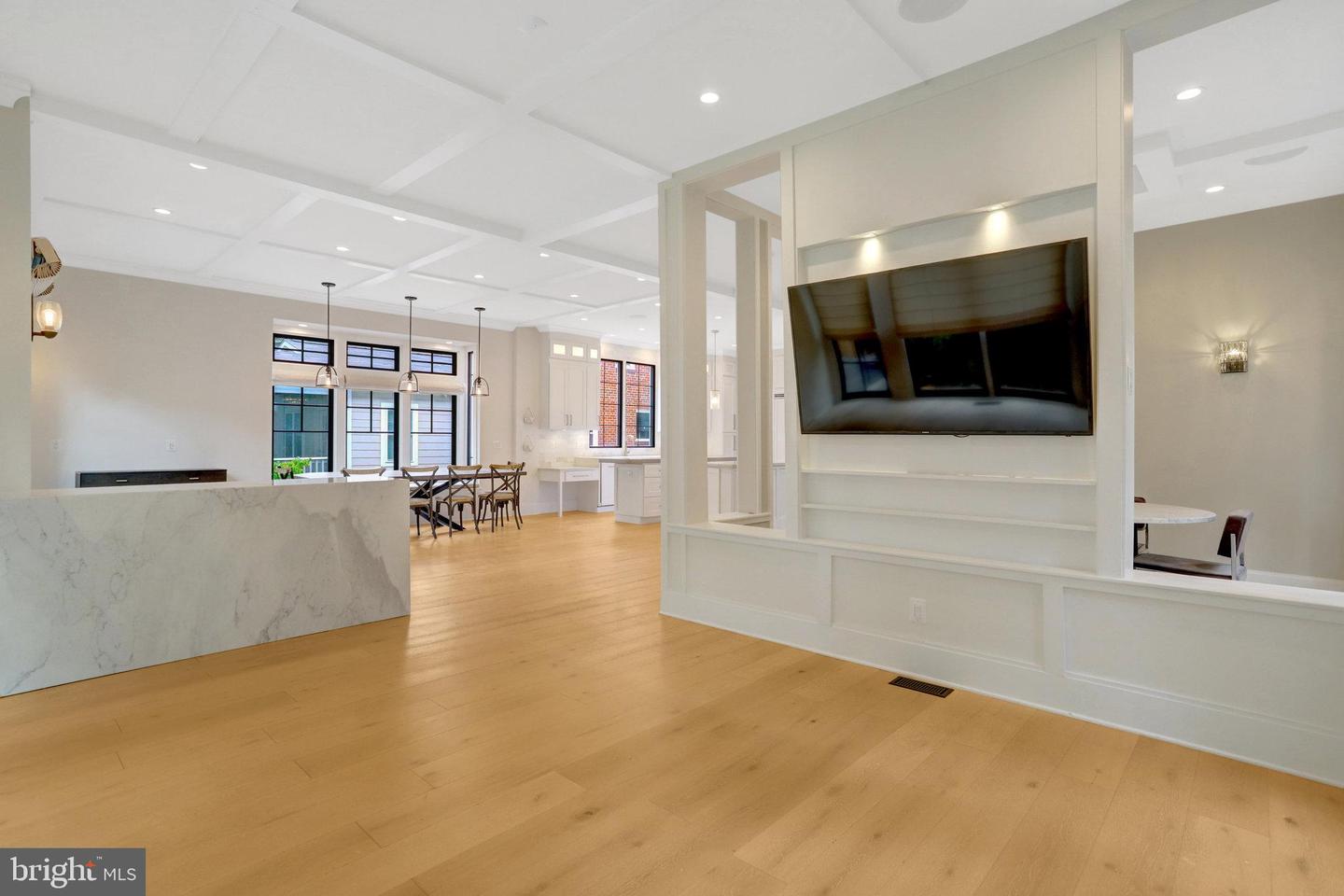 710 N Highland St Property Photo 16