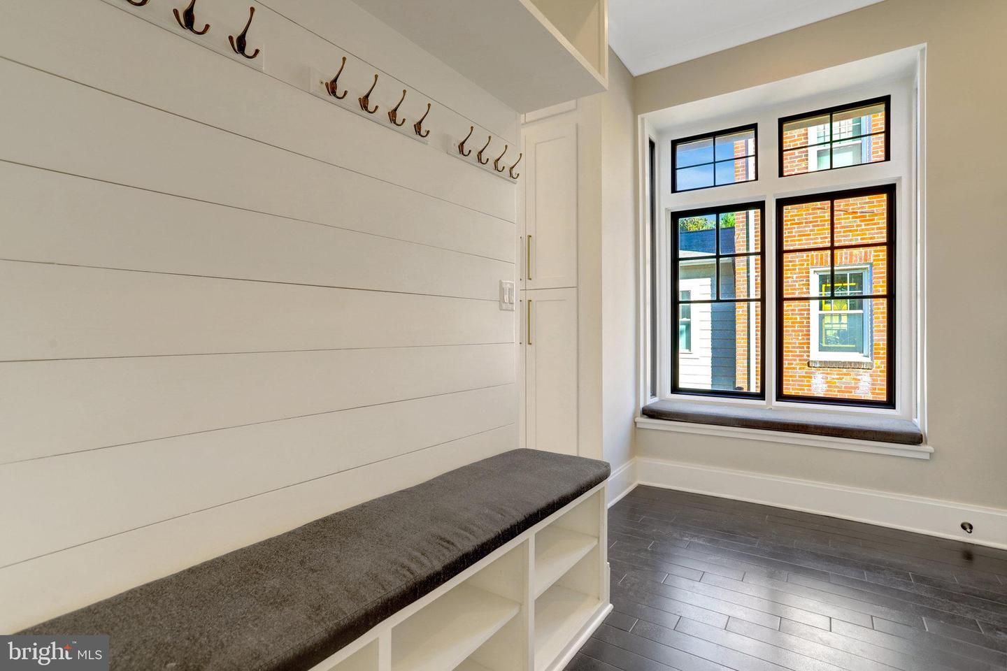 710 N Highland St Property Photo 20