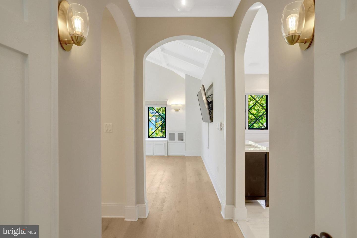 710 N Highland St Property Photo 22