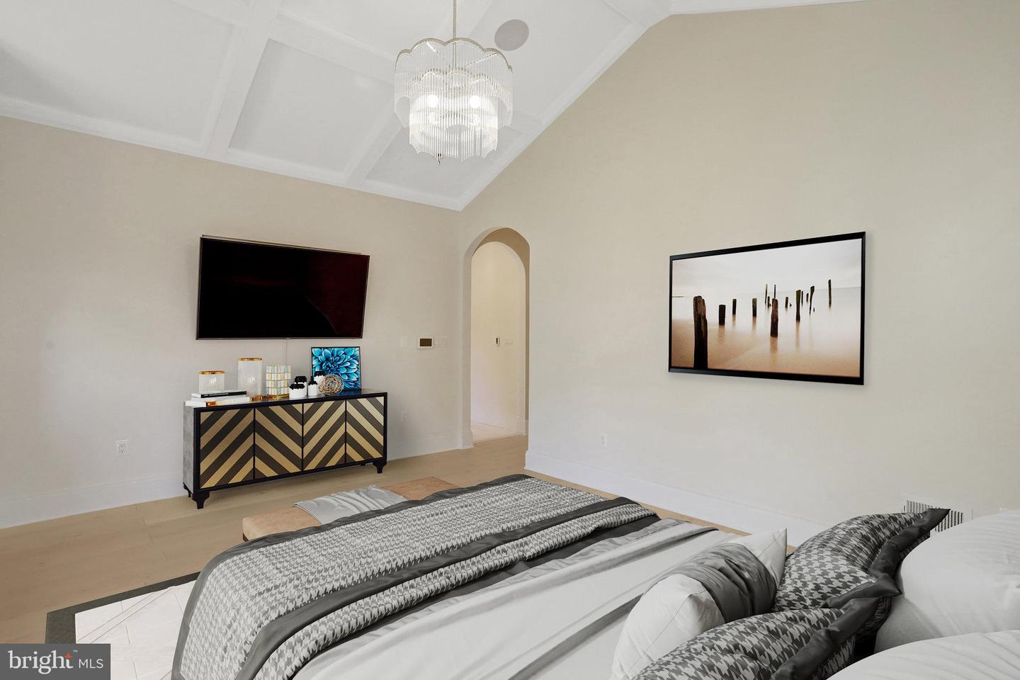 710 N Highland St Property Photo 24