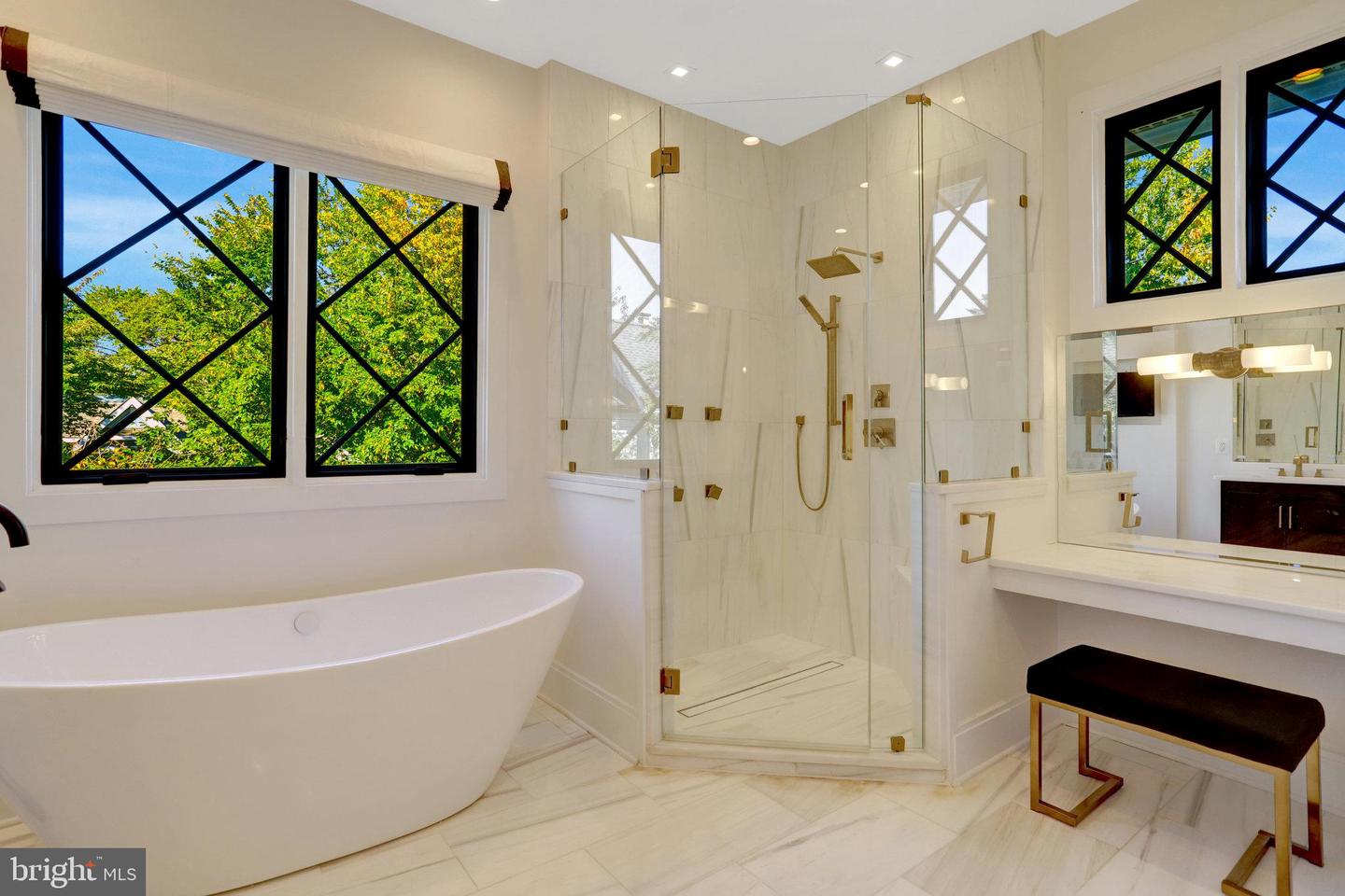 710 N Highland St Property Photo 30