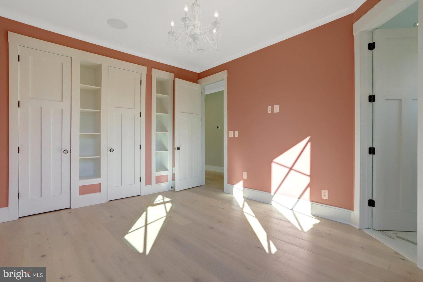 710 N Highland St Property Photo 32