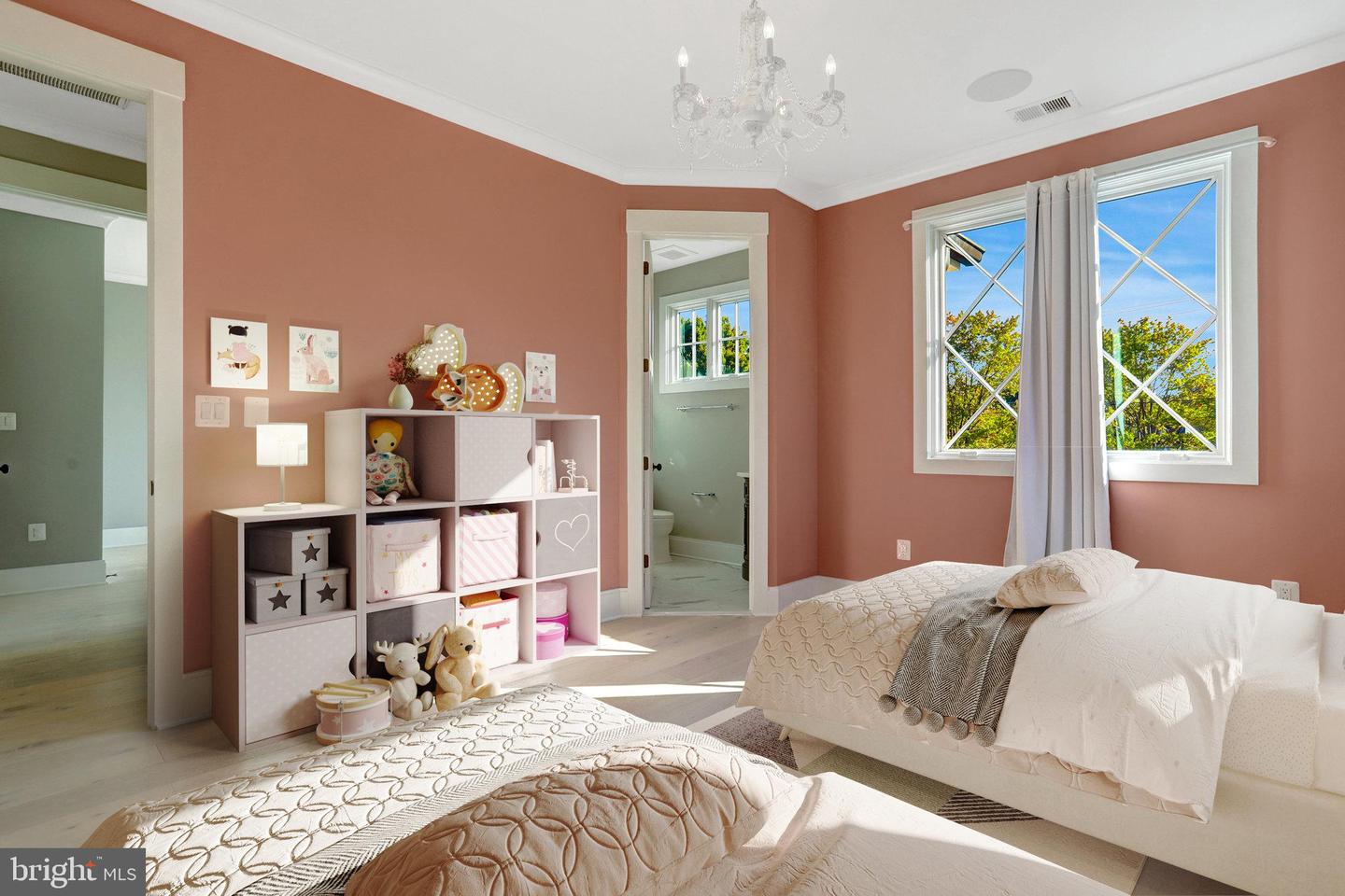 710 N Highland St Property Photo 33