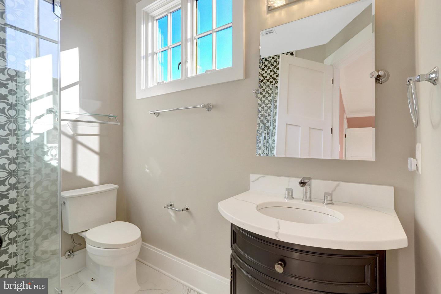 710 N Highland St Property Photo 34