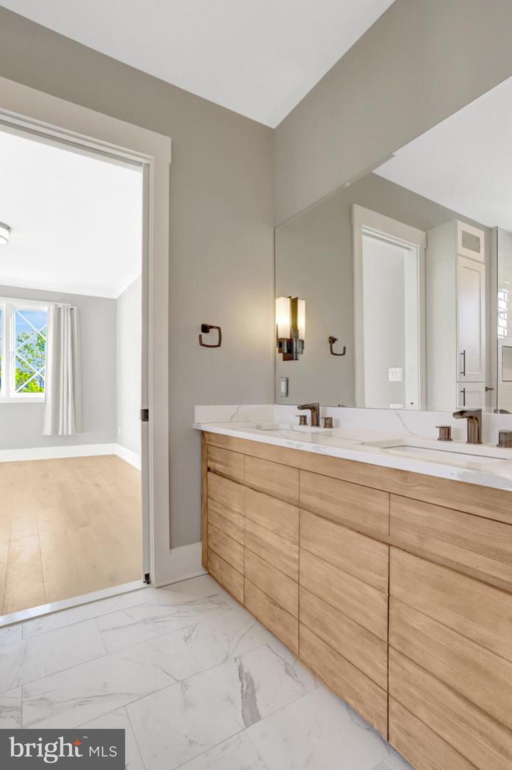 710 N Highland St Property Photo 38