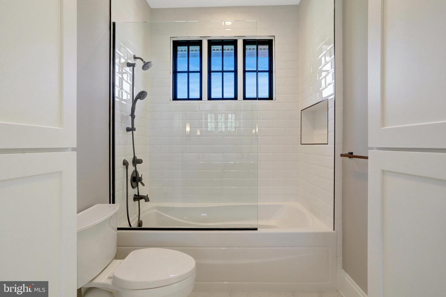 710 N Highland St Property Photo 39