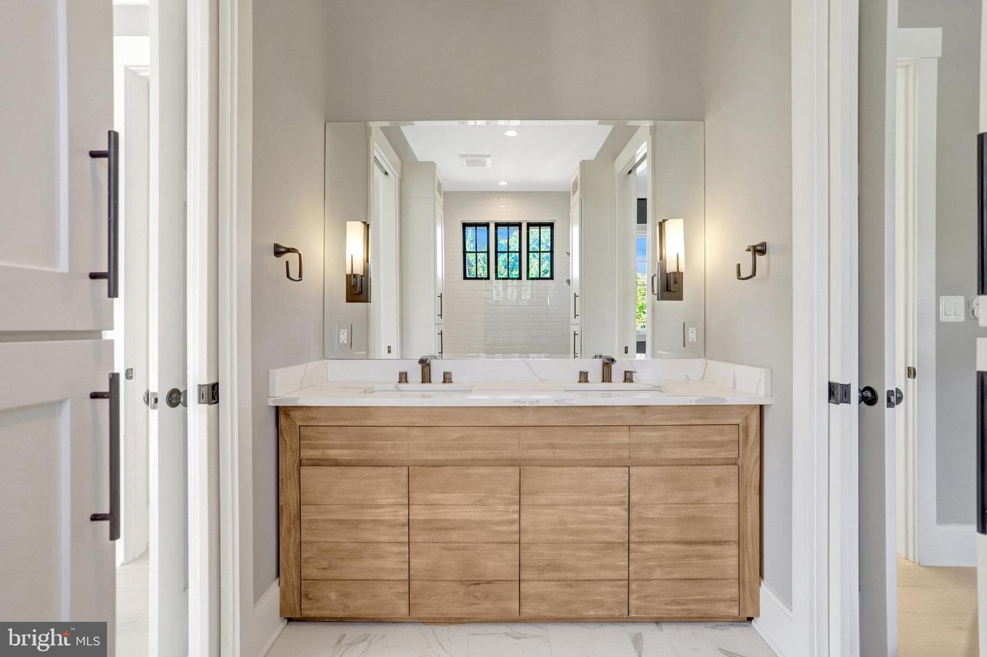 710 N Highland St Property Photo 40