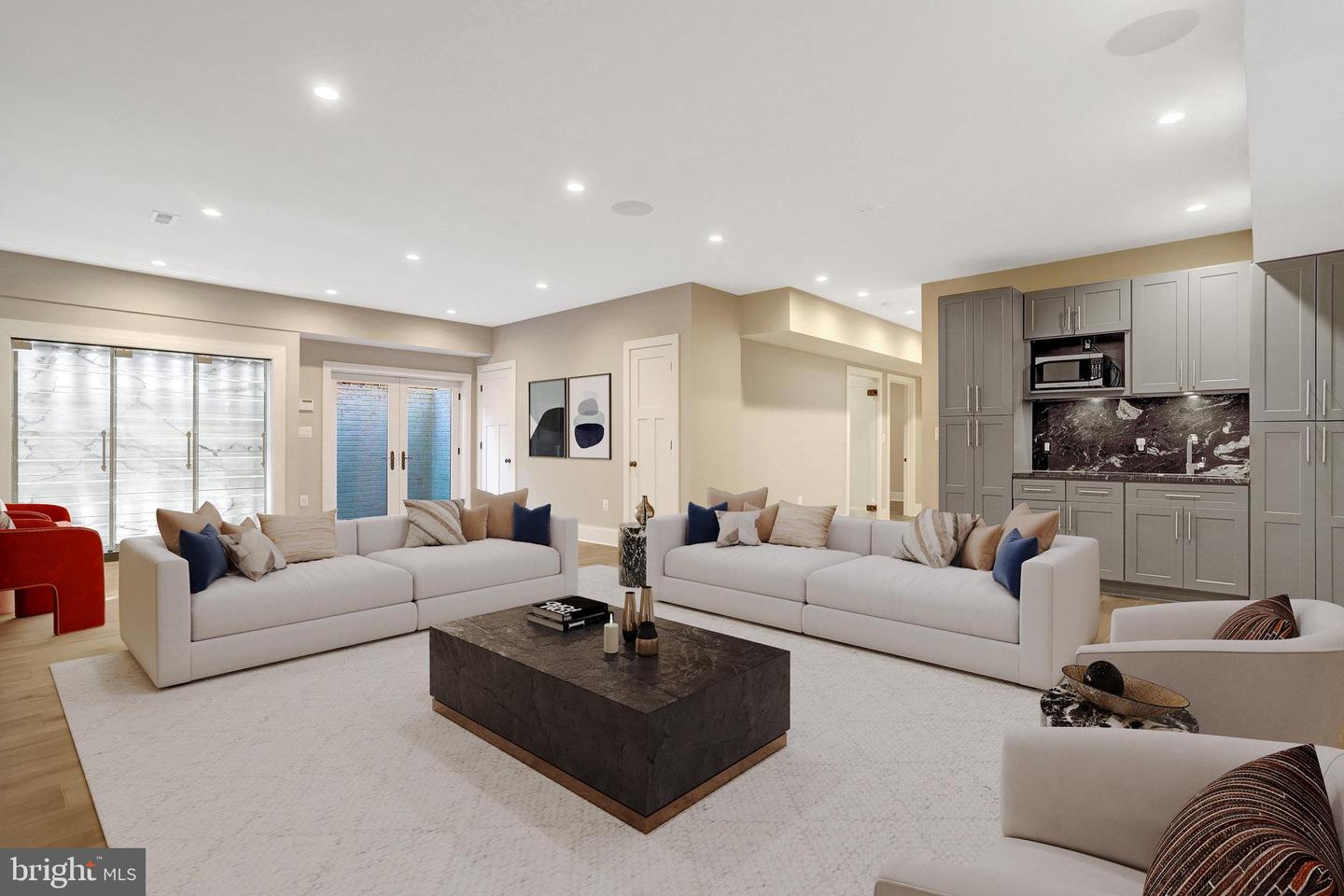 710 N Highland St Property Photo 45