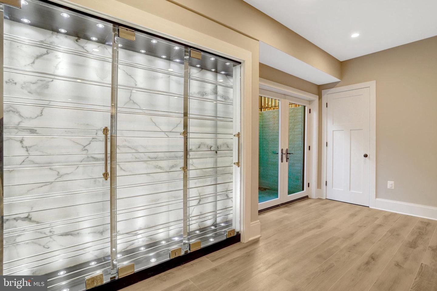 710 N Highland St Property Photo 47