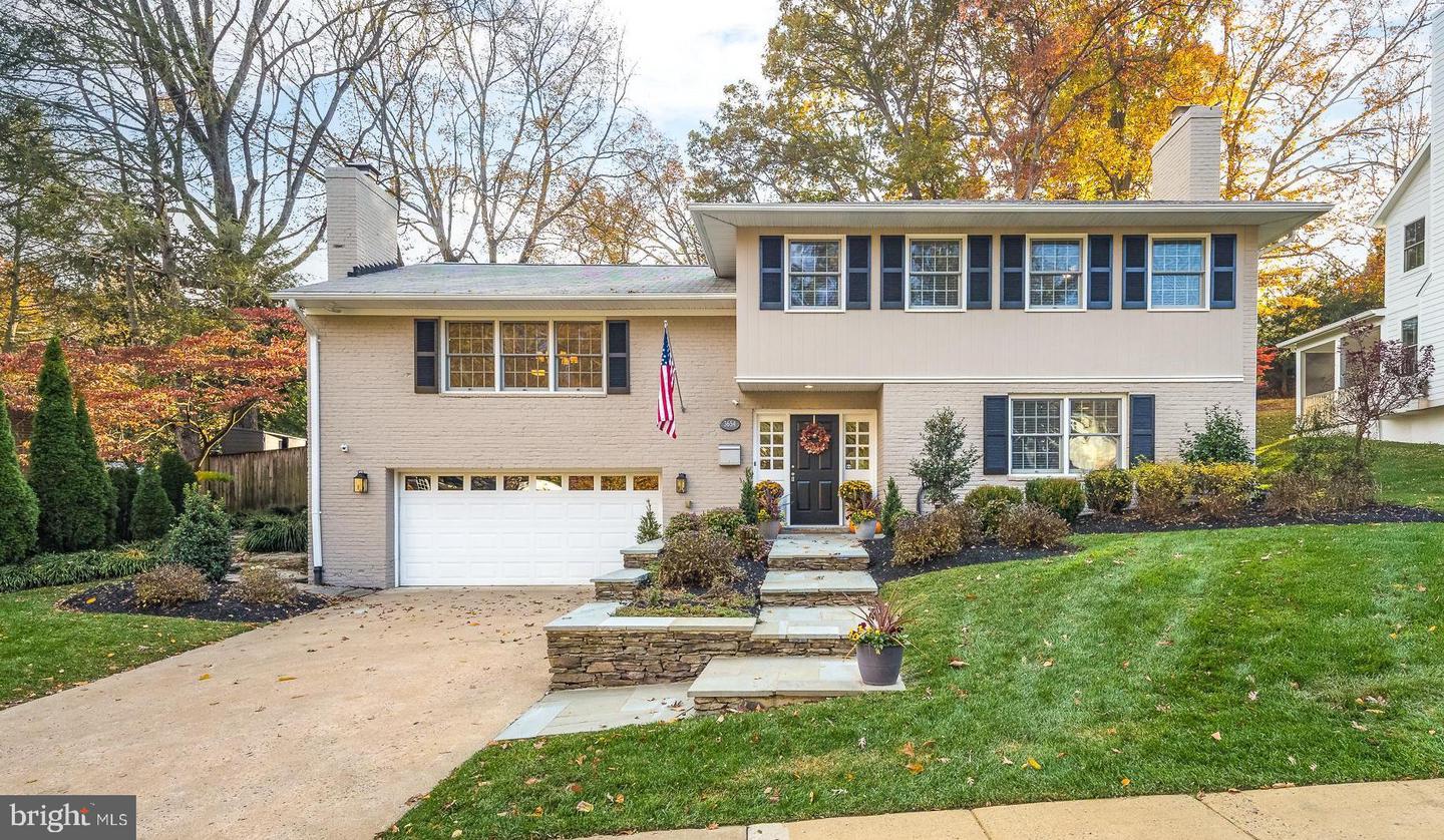 3654 N Oakland St Property Photo 1