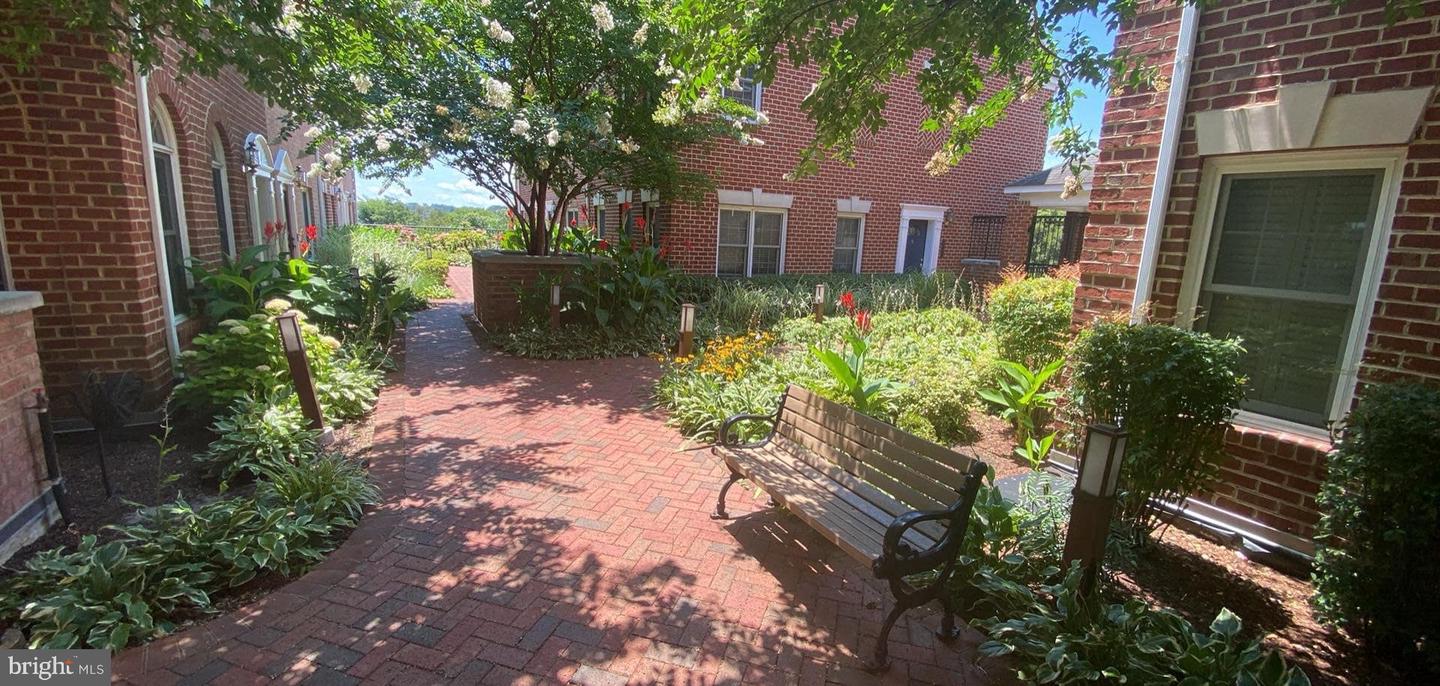 2256 S Garfield St #11 Property Photo 1