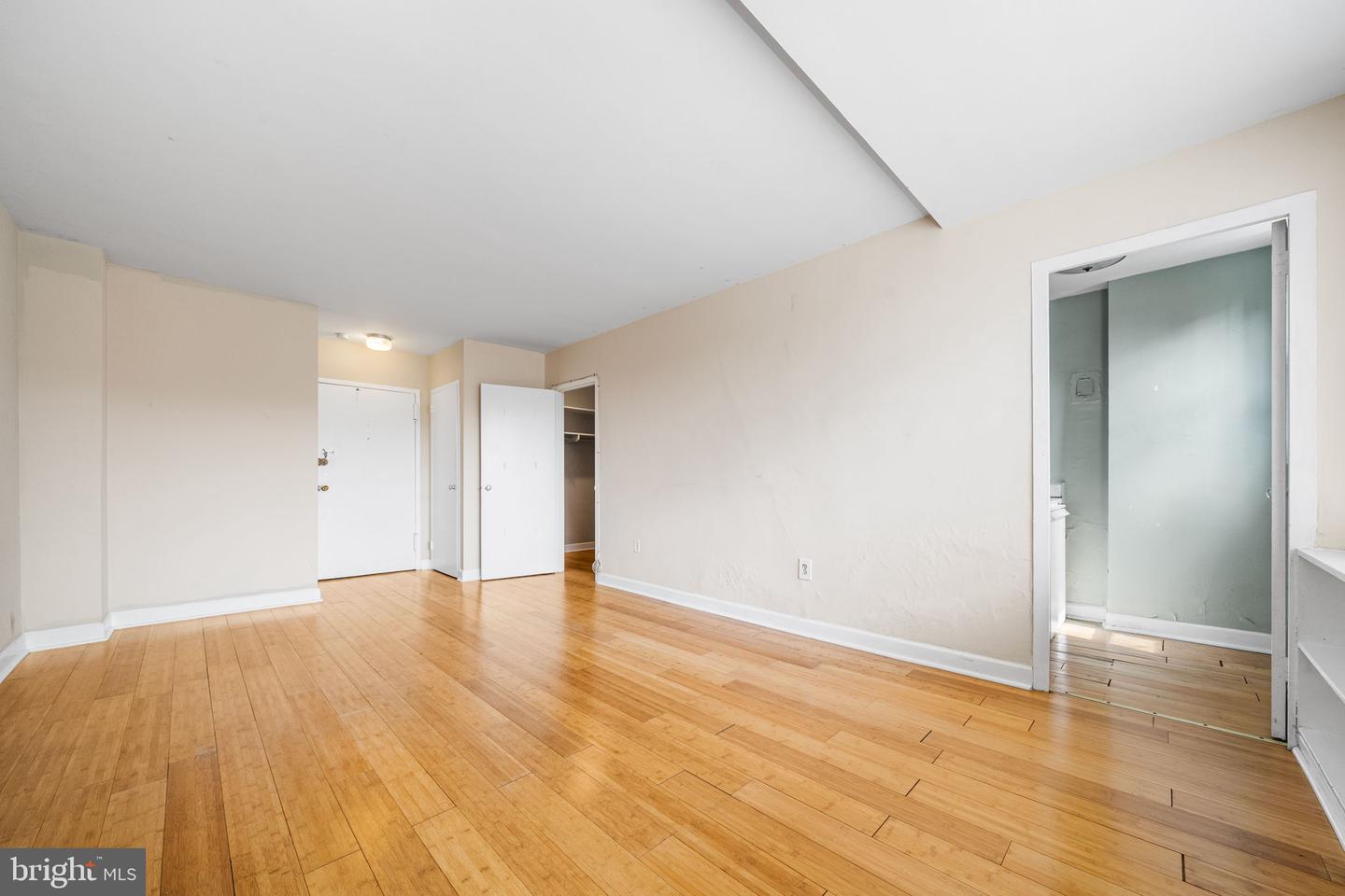 1121 Arlington Blvd #534 Property Photo 3