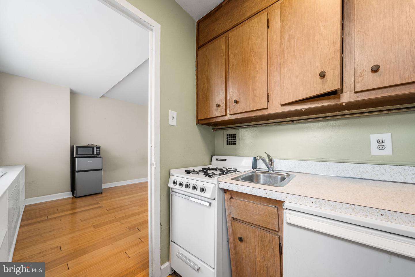 1121 Arlington Blvd #534 Property Photo 4
