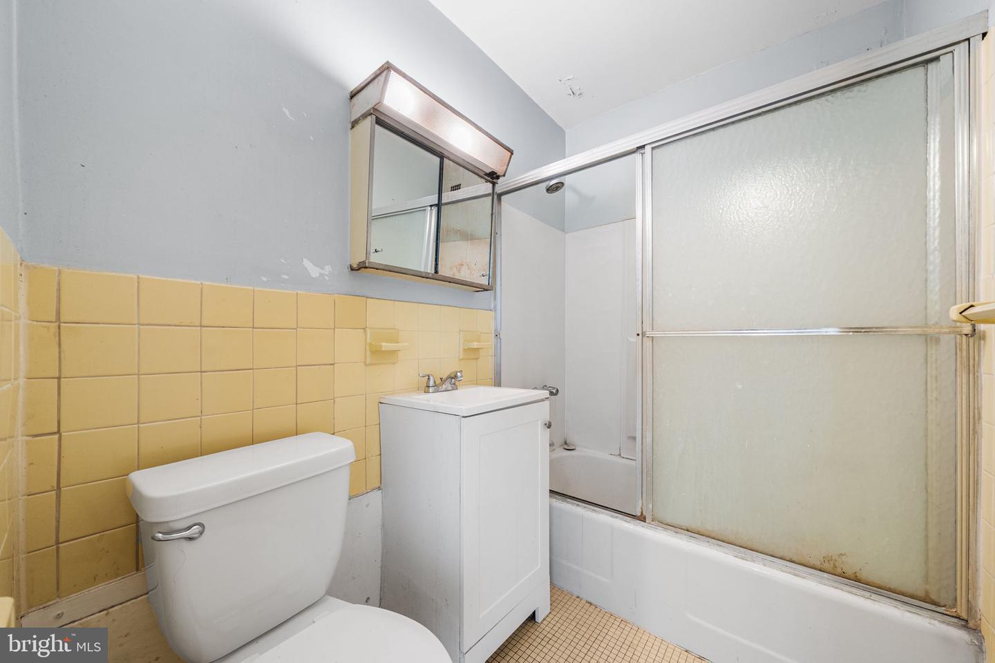 1121 Arlington Blvd #534 Property Photo 6