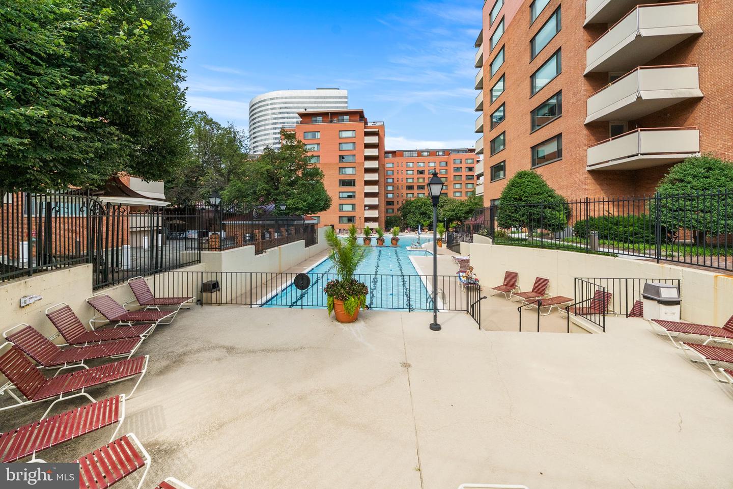 1121 Arlington Blvd #534 Property Photo 8