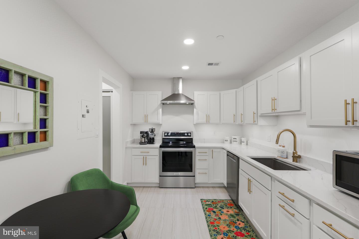 1016 S Wayne St #t-12 Property Photo 13