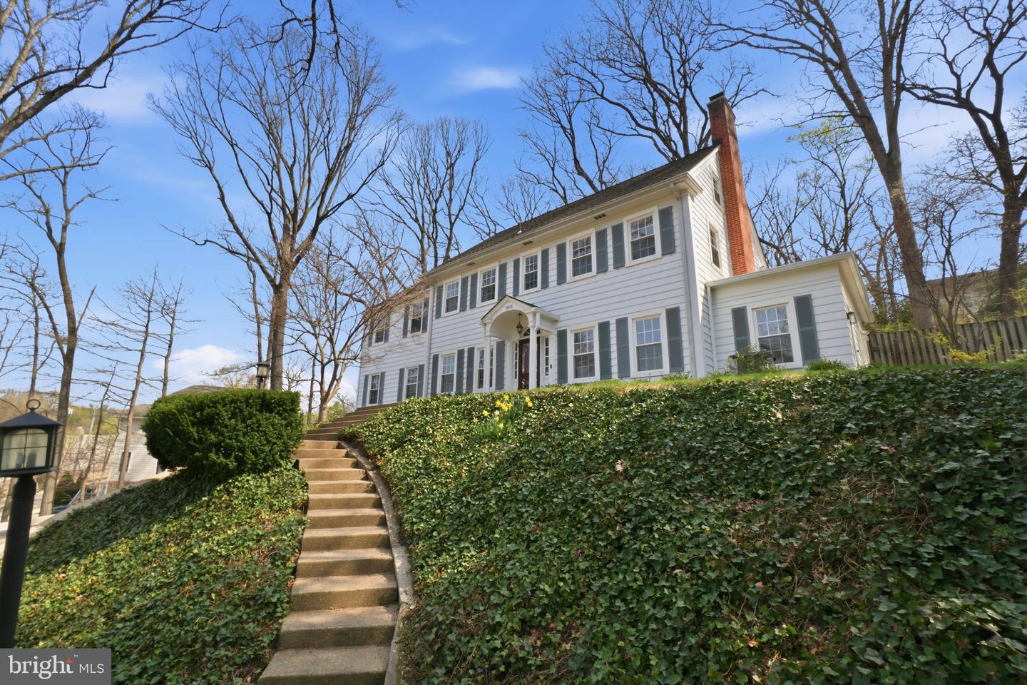 1805 Army Navy Dr Property Photo 1