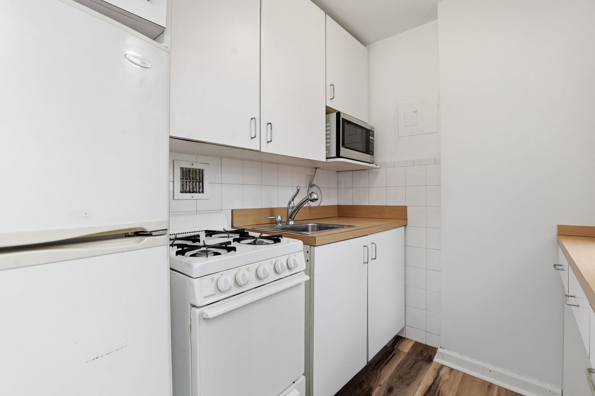 1111 N Arlington Blvd #623 Property Photo 8