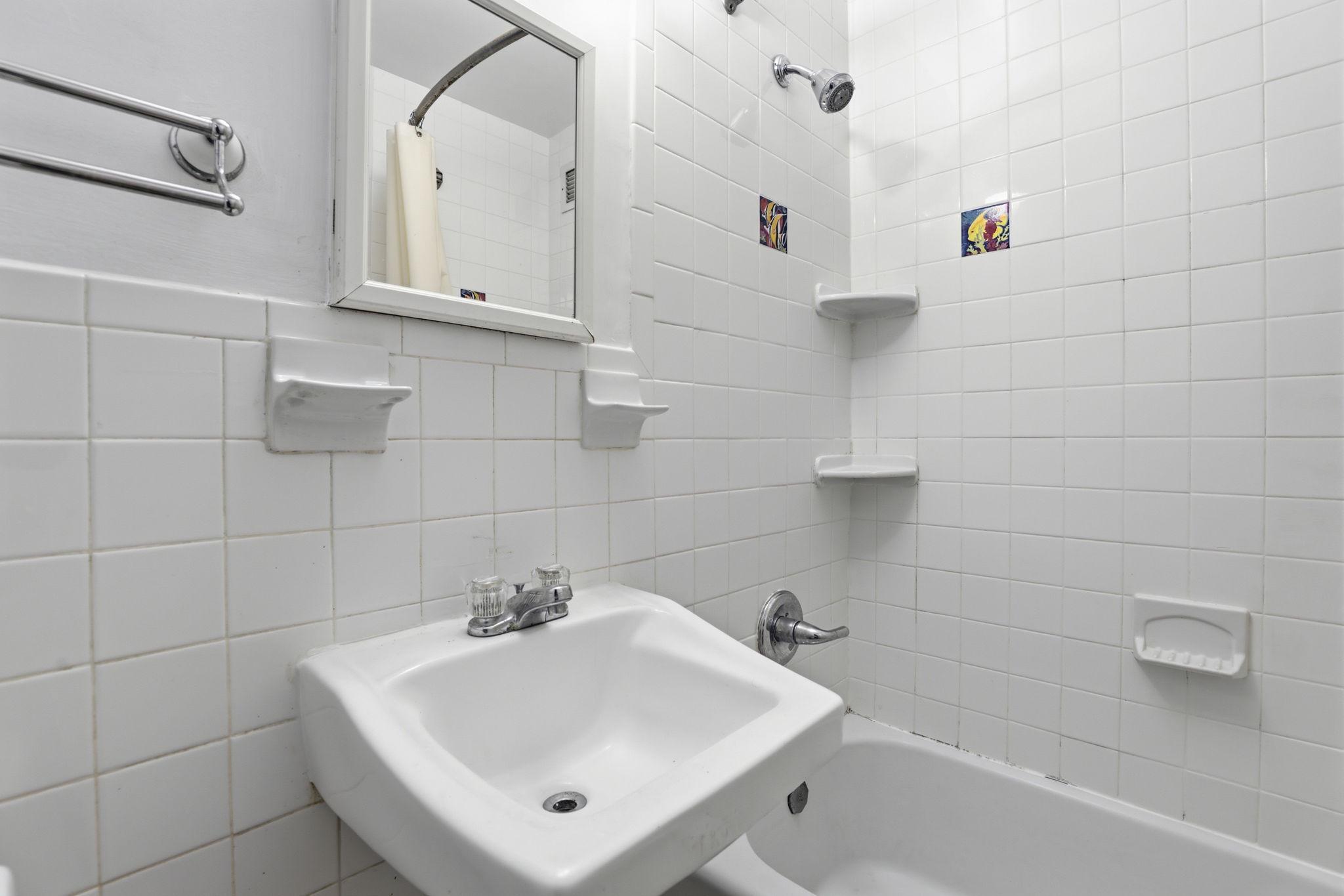 1111 N Arlington Blvd #623 Property Photo 11