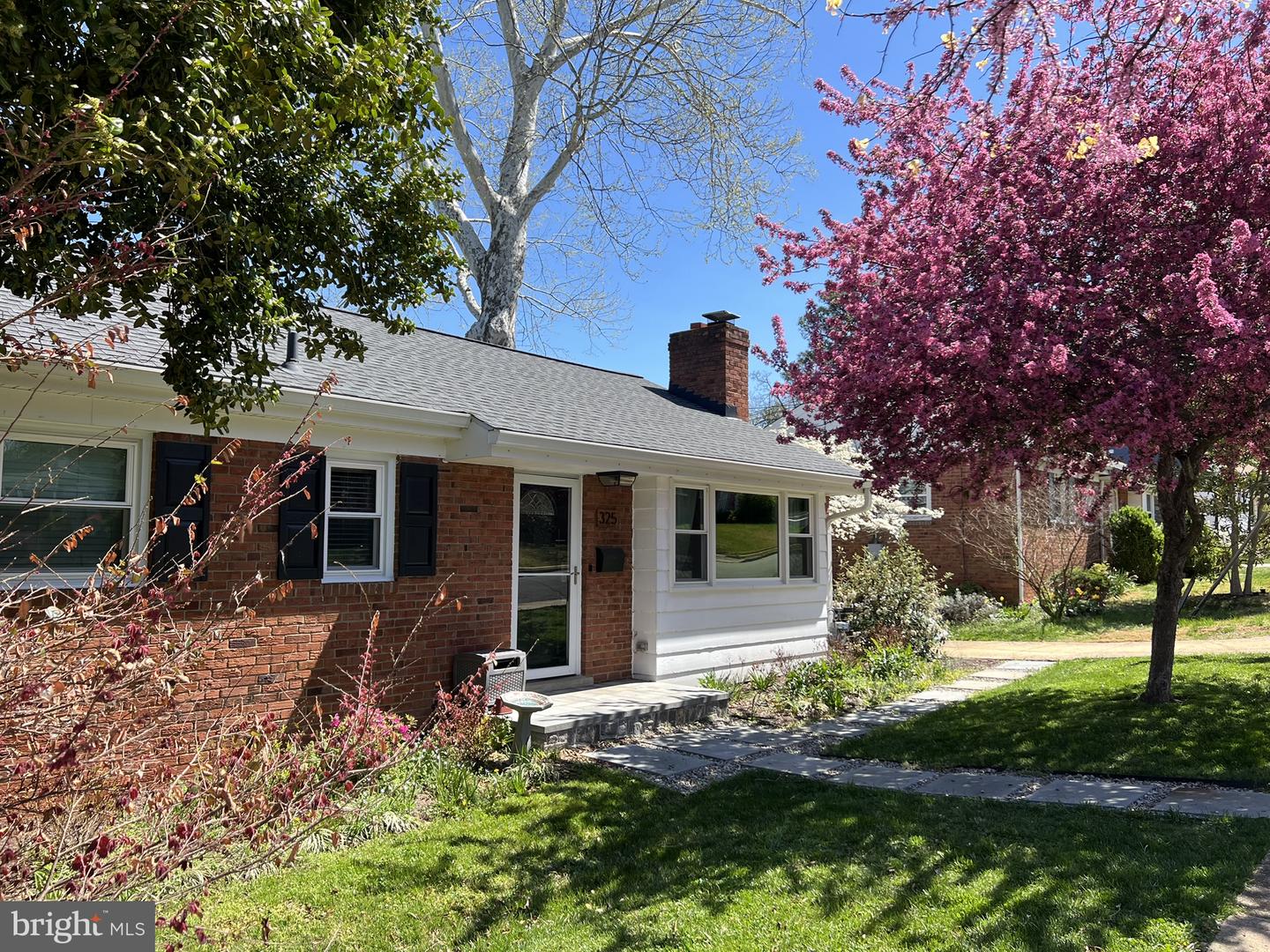 325 N Manchester St Property Photo 3