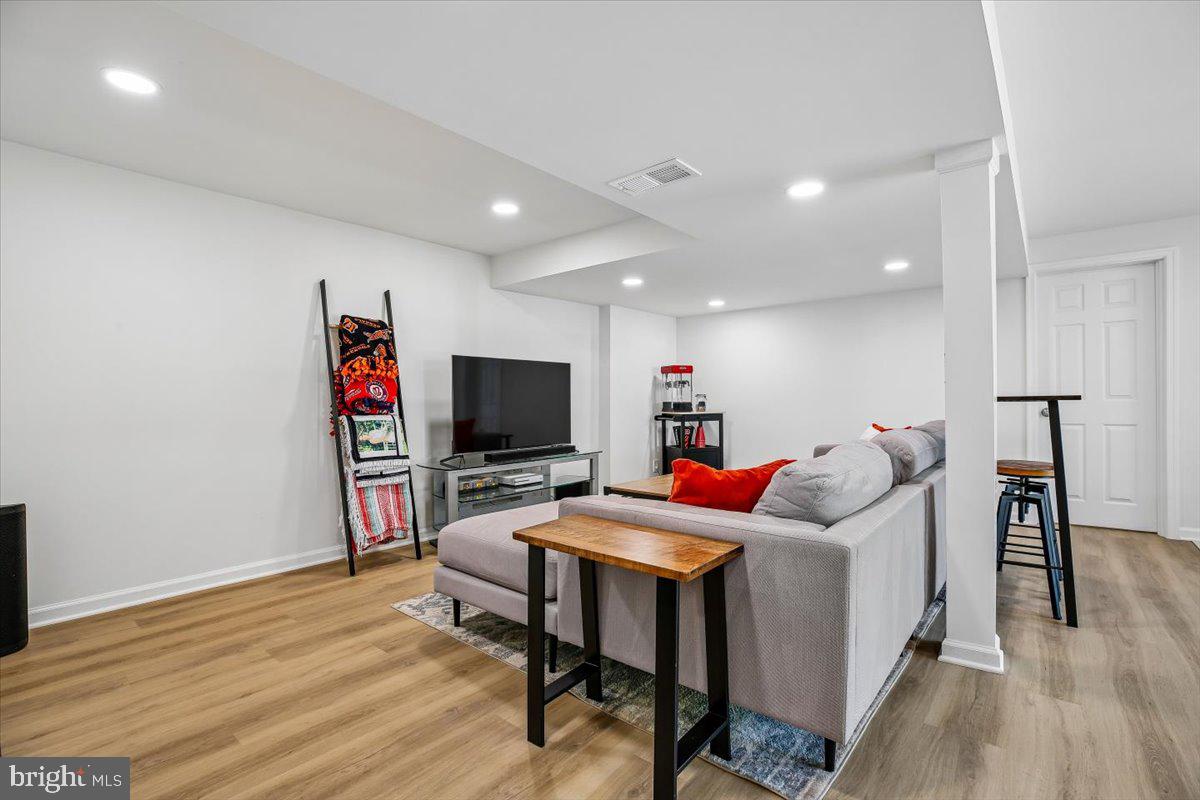 325 N Manchester St Property Photo 37