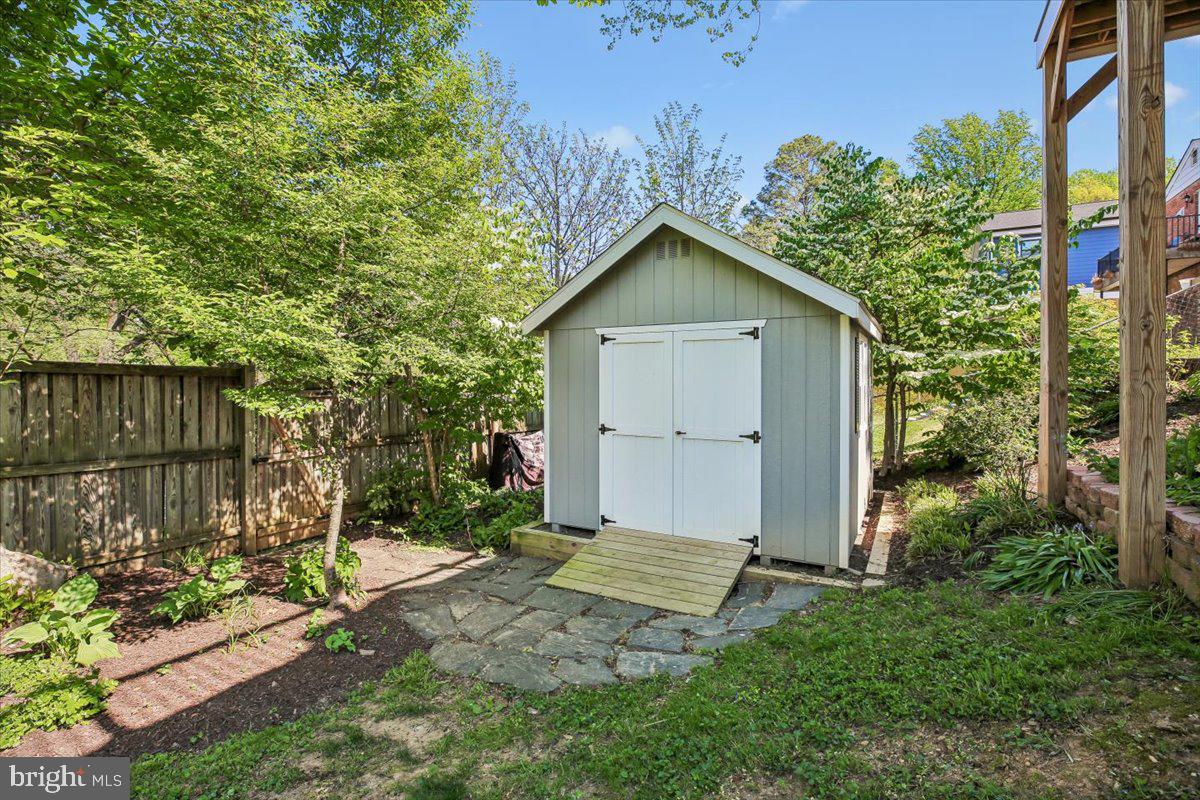 325 N Manchester St Property Photo 45