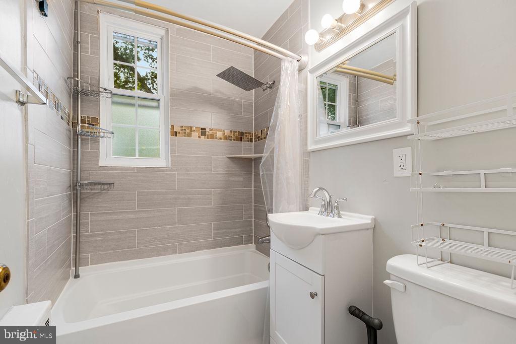 248 N Thomas St #248-1 Property Photo 3