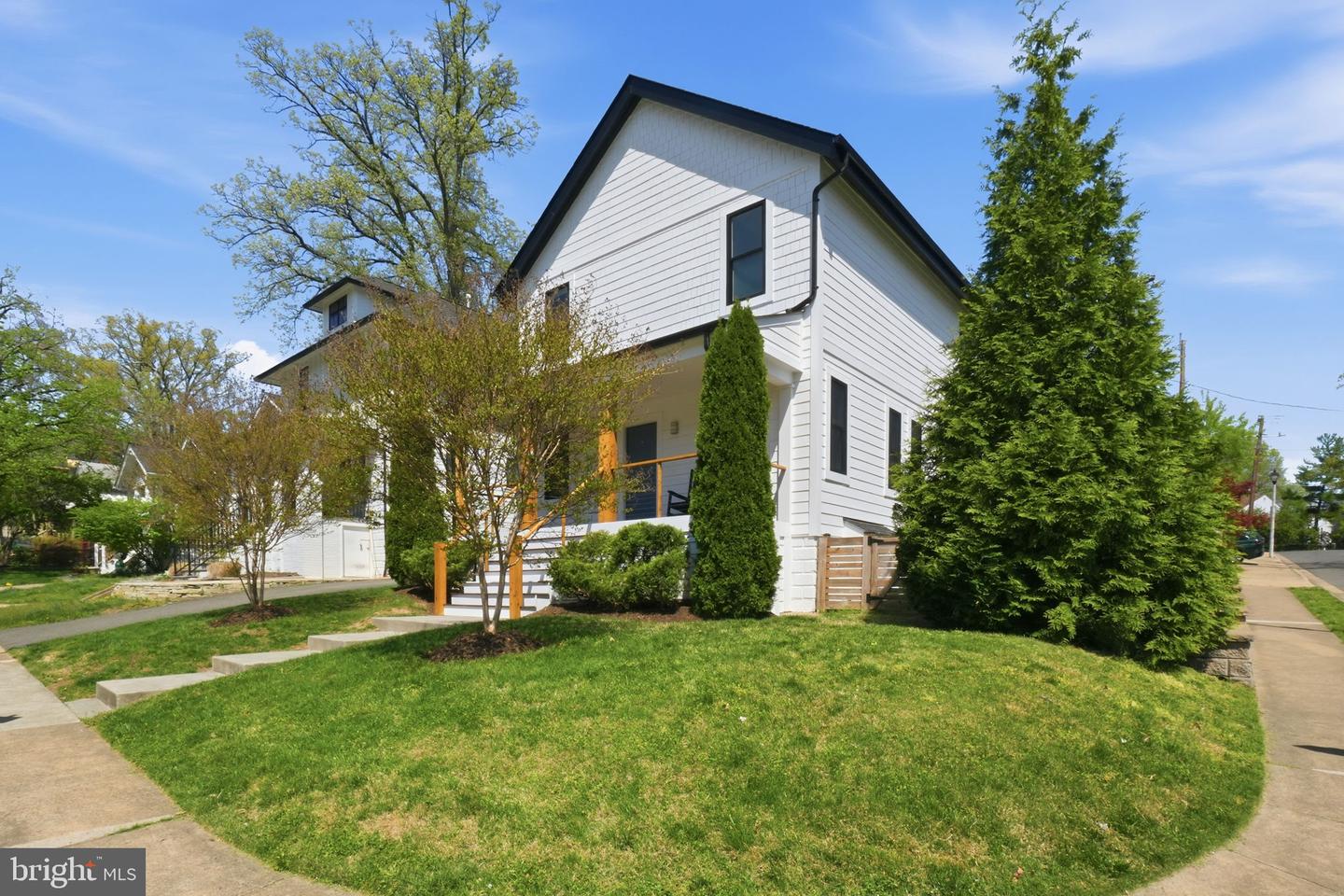 401 N Edgewood St Property Photo 1