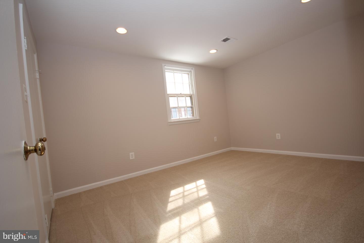1105 N Stuart St #19 Property Photo 3