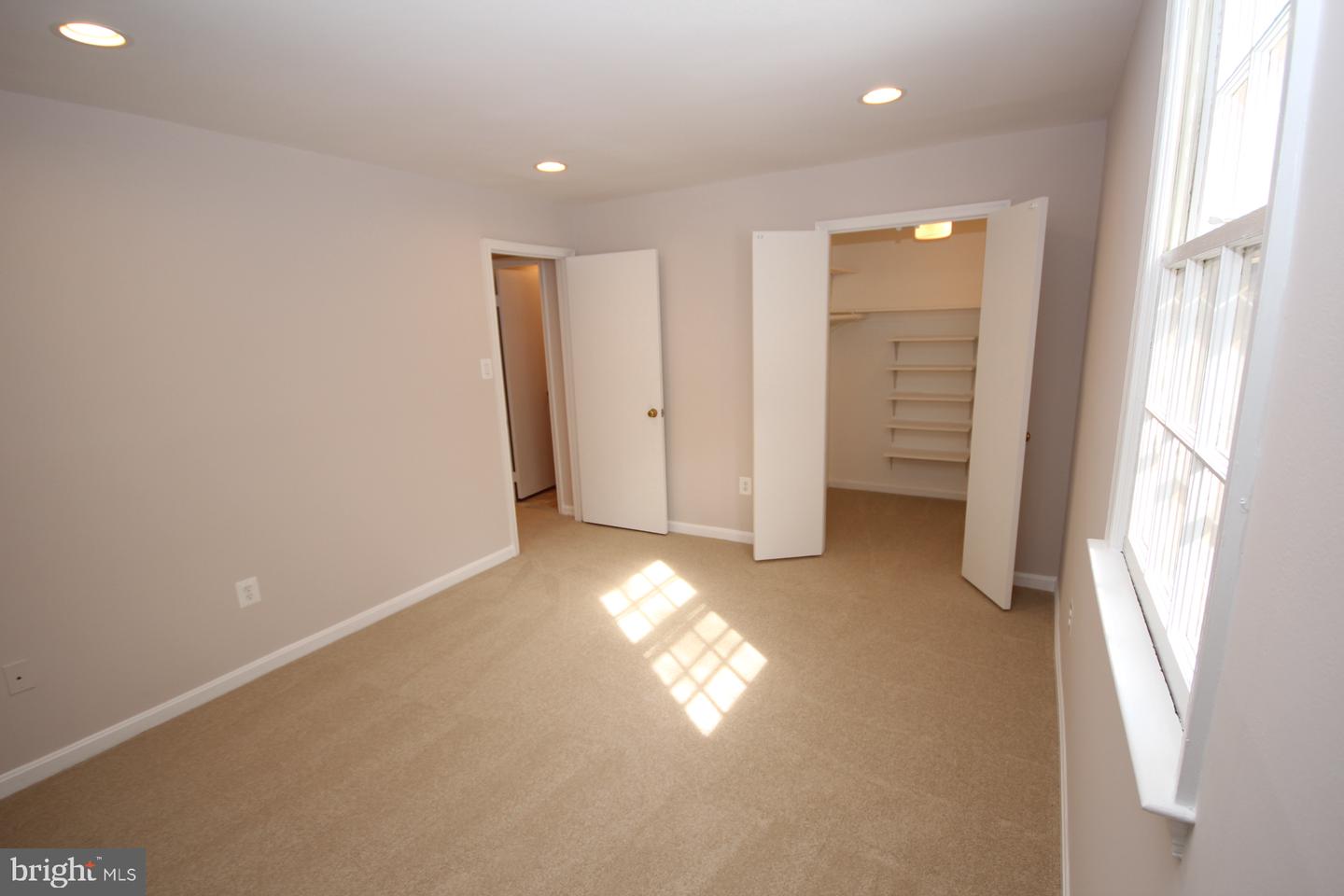 1105 N Stuart St #19 Property Photo 4