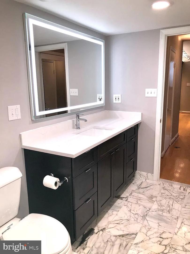 1101 S Arlington Ridge Rd #913 Property Photo 10