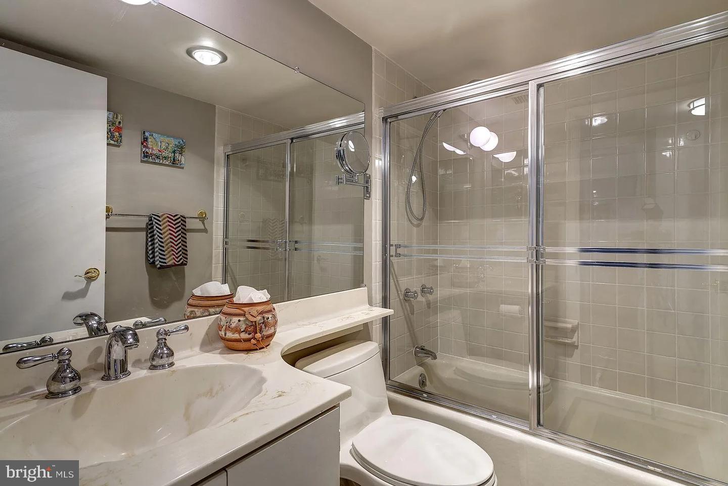 1101 S Arlington Ridge Rd #913 Property Photo 20