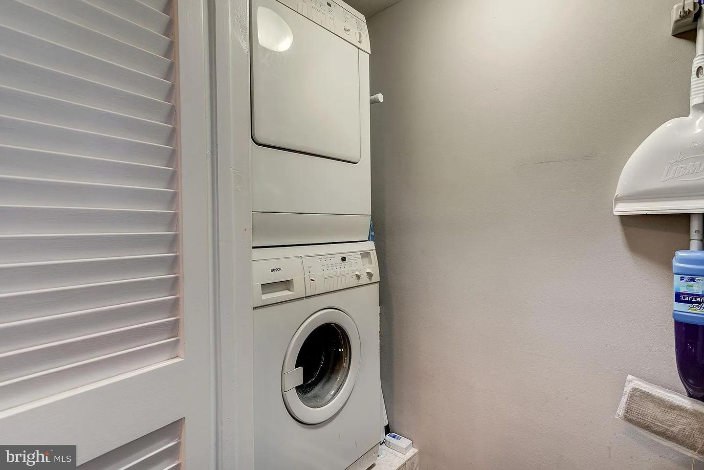 1101 S Arlington Ridge Rd #913 Property Photo 23