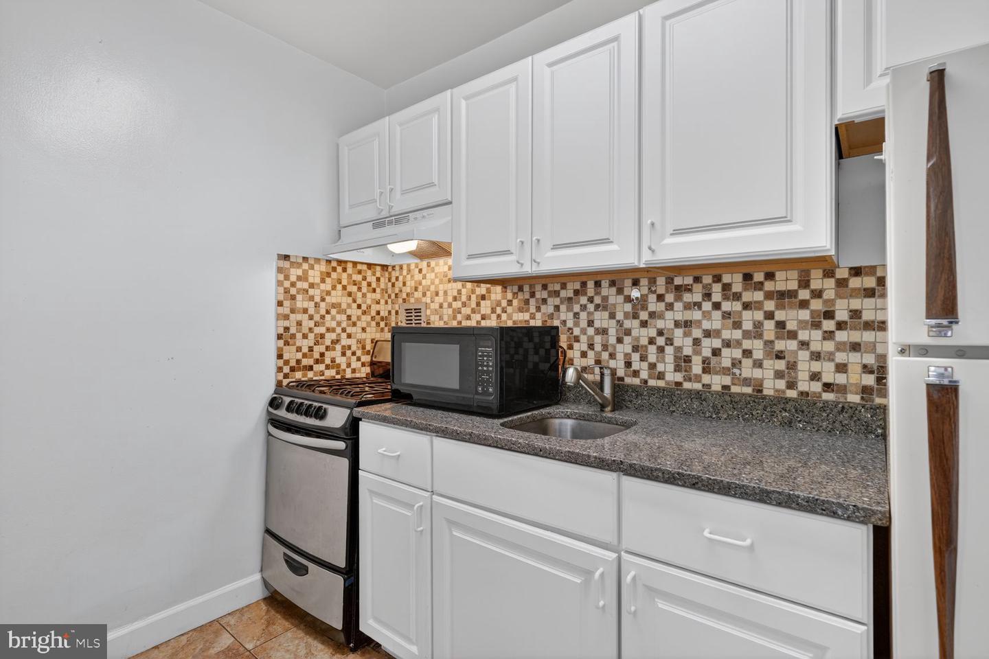 1121 Arlington Blvd #348 Property Photo 4
