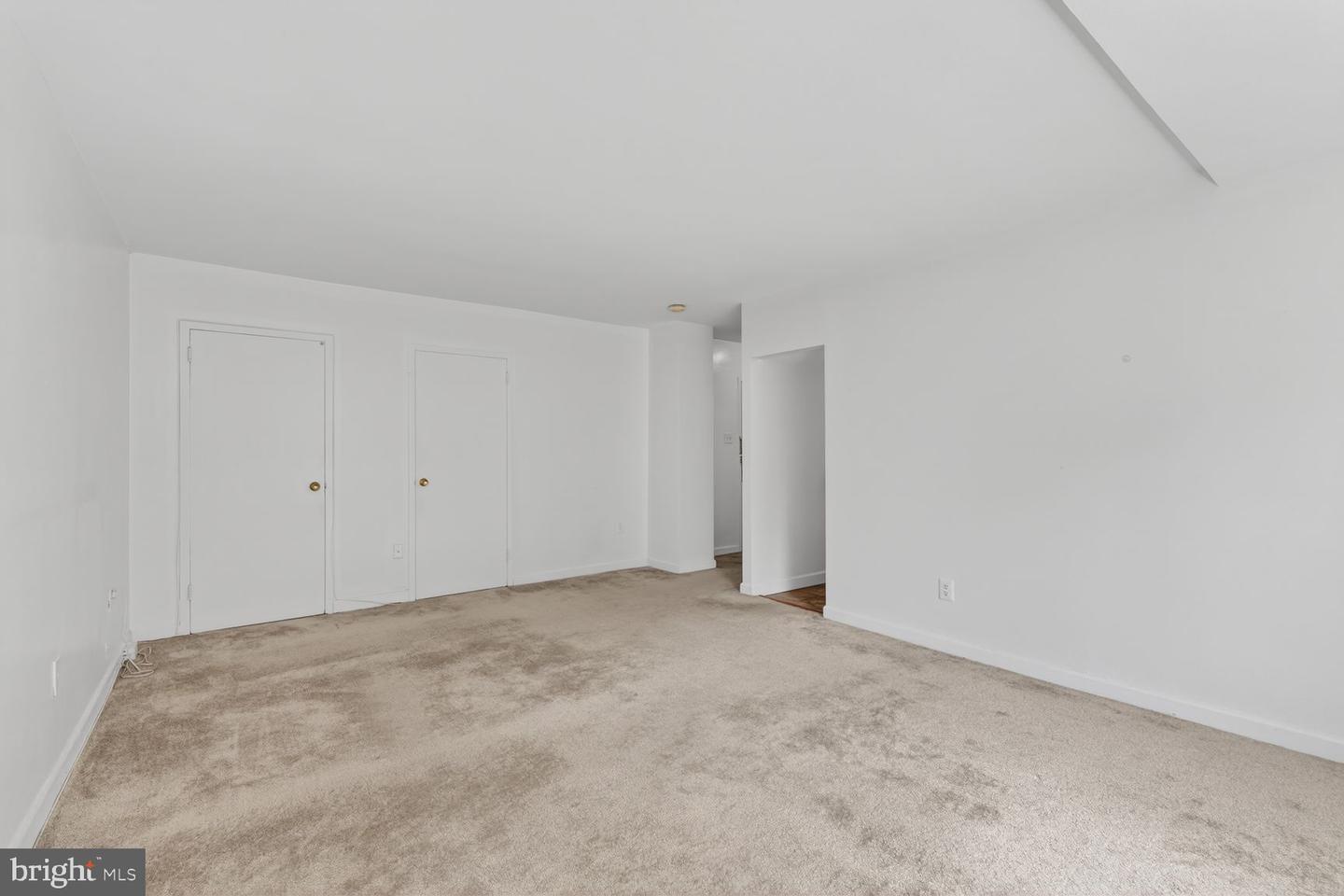1121 Arlington Blvd #348 Property Photo 8