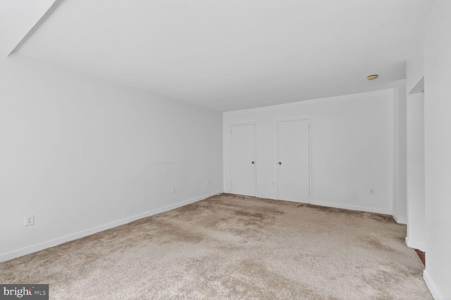 1121 Arlington Blvd #348 Property Photo 9